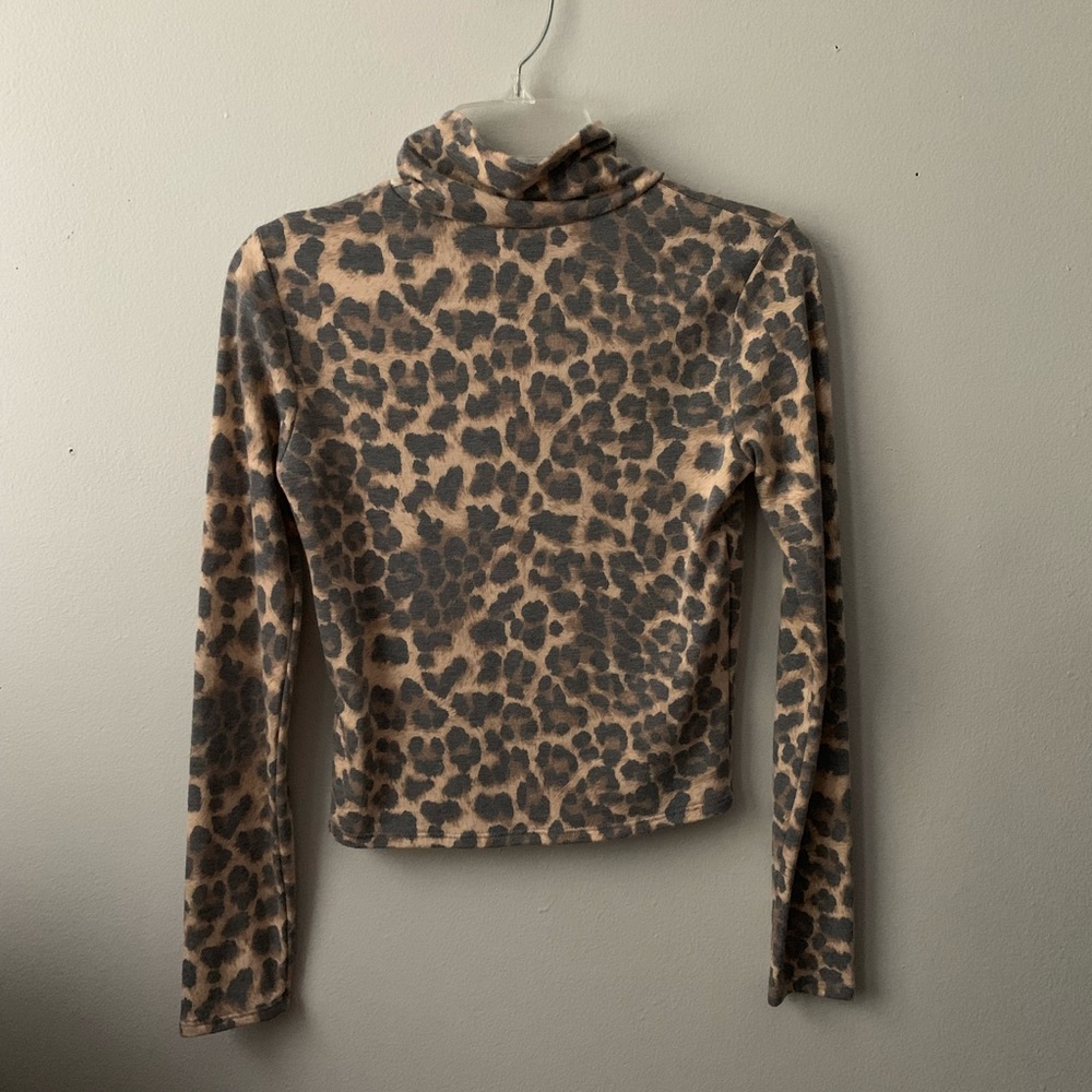SKY AND SPARROW Animal Turtleneck Top